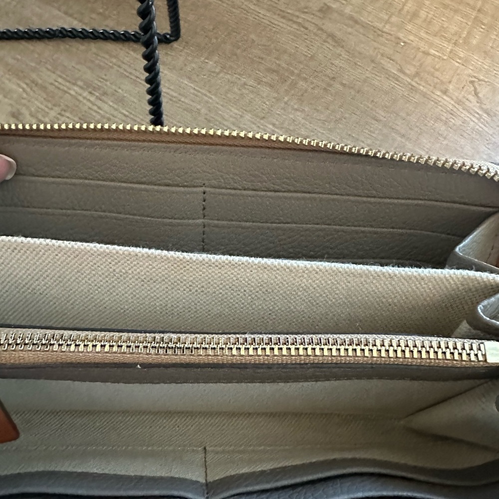 SOLD - Dooney Pebble Grain Zip Around Taupe Wallet - Picture 4 of 12